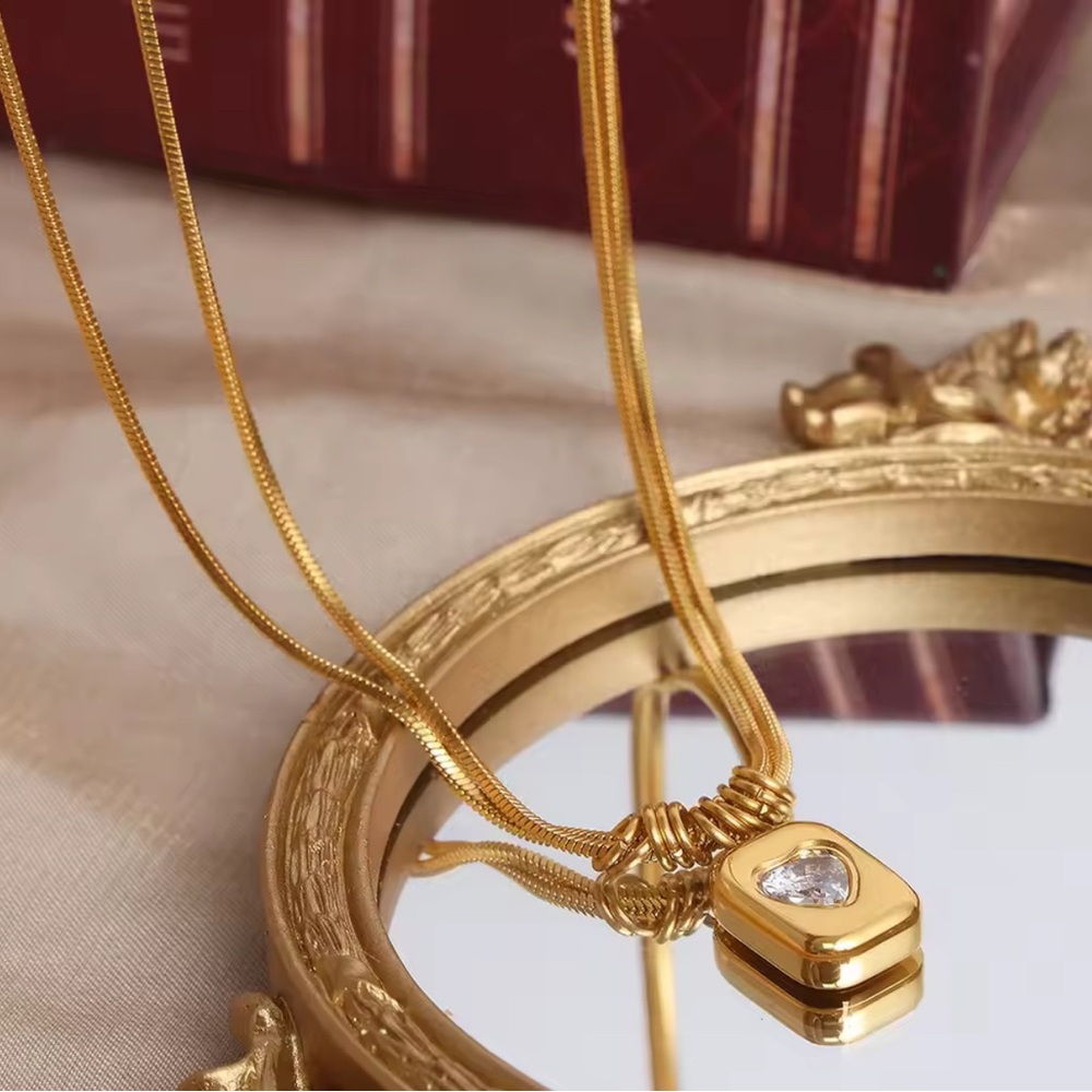 NEW 18K GOLD PLATED DOUBLE LAYER NECKLACE + HEART CHARM ‘CORA DORÉ’ - Picture 4 of 5